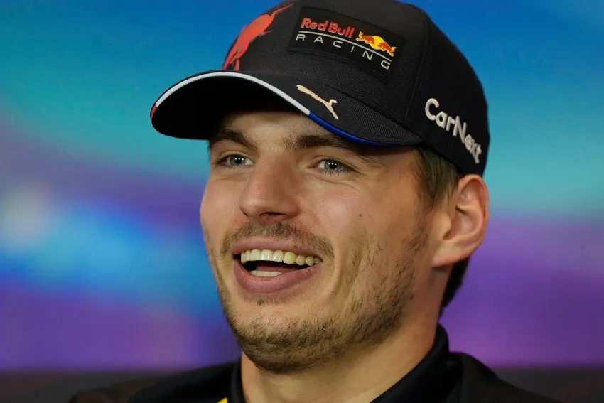 AP Verstappen en un GP de la F1