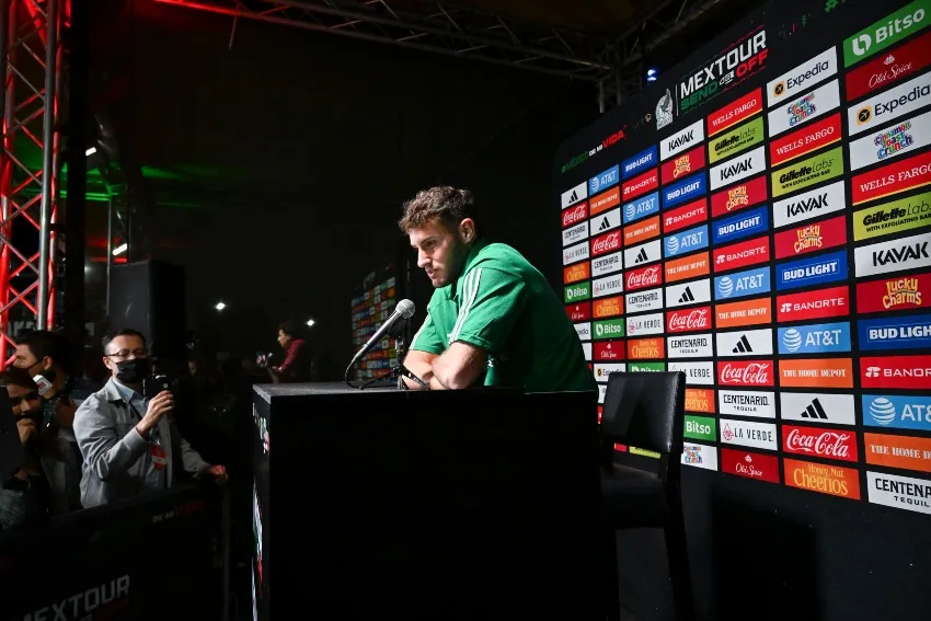 Santi Giménez en un partido del Tri