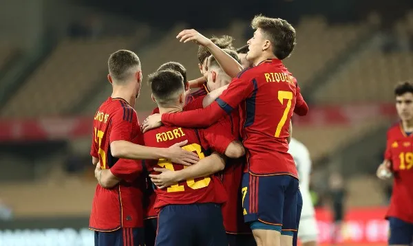 Jugadores de España celebran