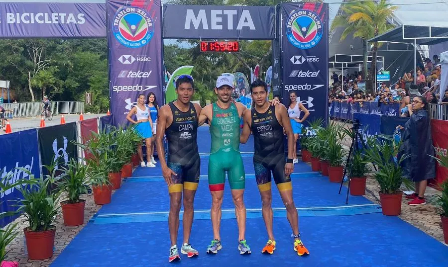 DIANA PÉREZ Rodrigo González, Dylan Campa y Jesús Espíritu tras superar la meta