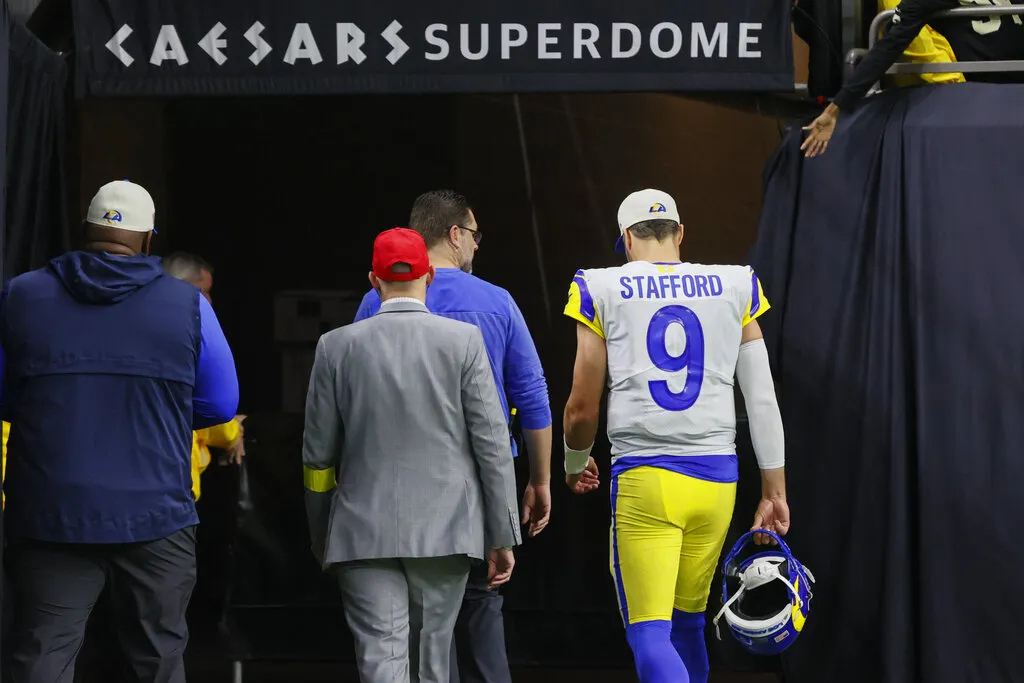 Stafford se marchó del campo