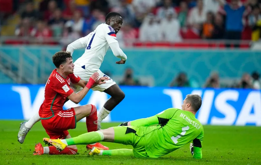 Timothy Weah ante Gales