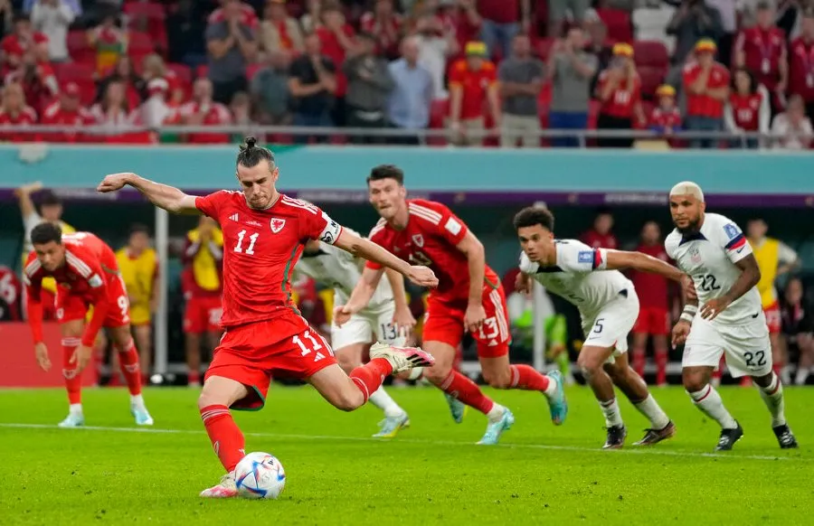 Gareth Bale al momento de cobrar el penal
