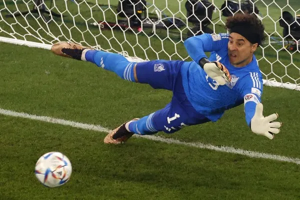 MEXSPORT Memo Ochoa con la Selección Mexicana vs Polonia en Qatar 2022