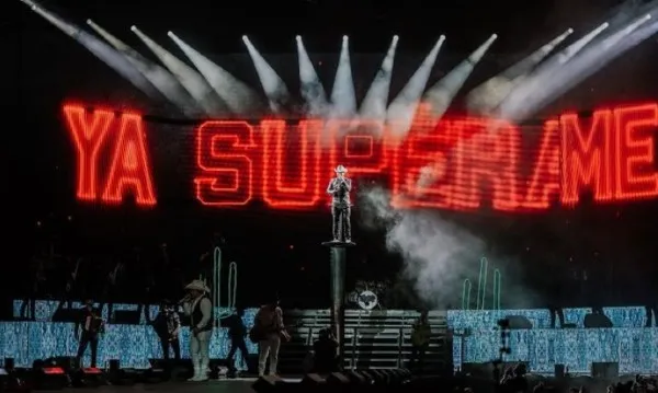 Grupo Firme en concierto