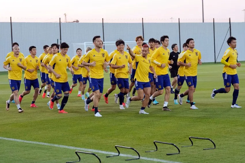 Japón en entrenamiento previo a su debut en Qatar 2022