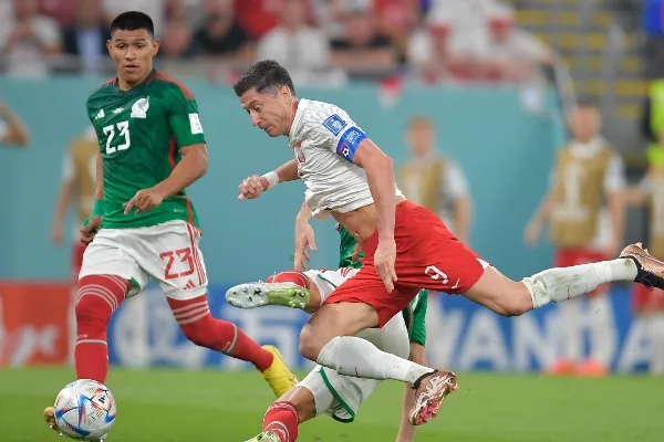 La caída de 'Lewa' que terminó por ser penalti