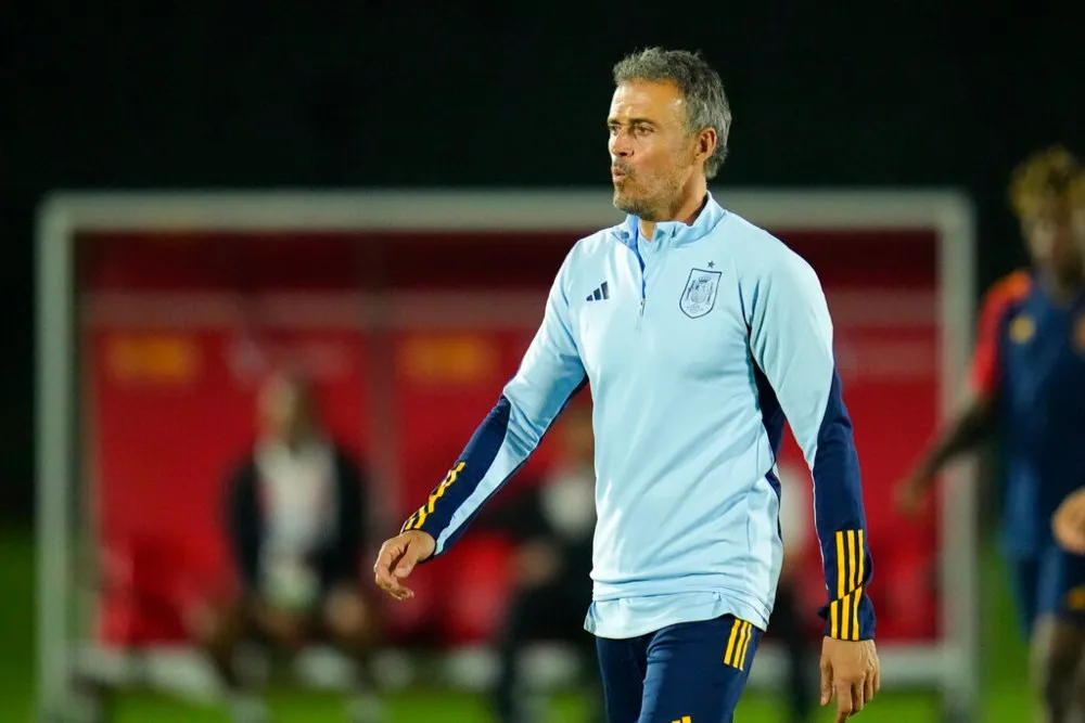 AP Luis Enrique quiere coronarse con España