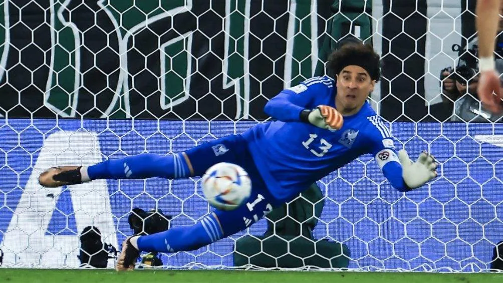 Ochoa atajó el penal que evitó la derrota azteca