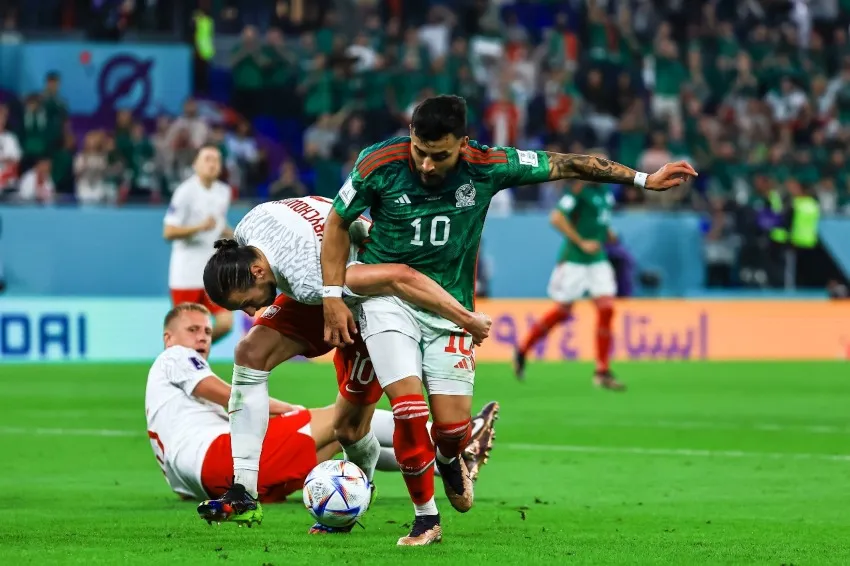 Alexis Vega en el juego vs Polonia