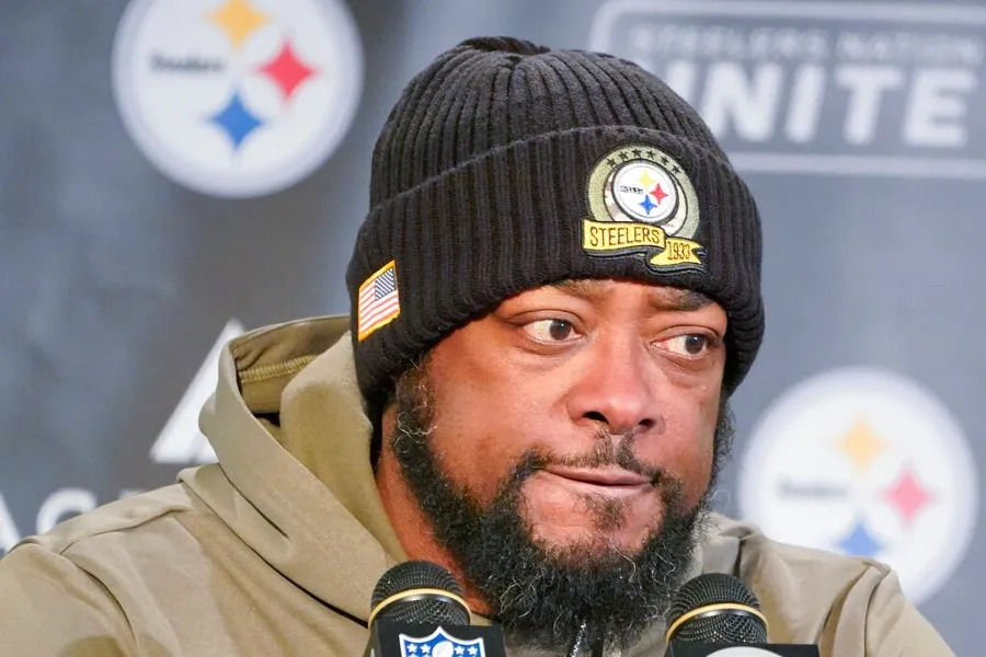 AP Mike Tomlin en conferencia de prensa