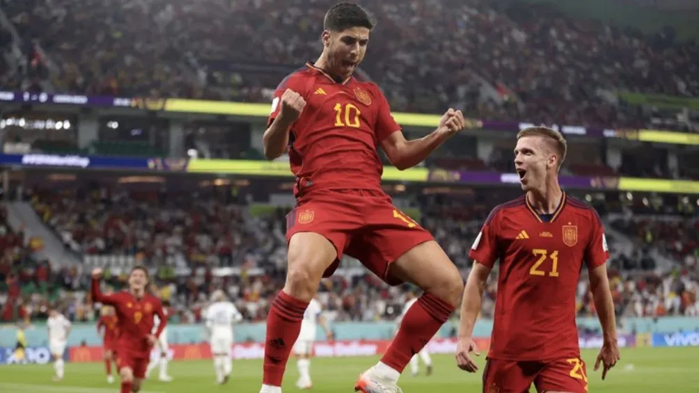 CARL RECINE Marco Asensio celebra su anotación