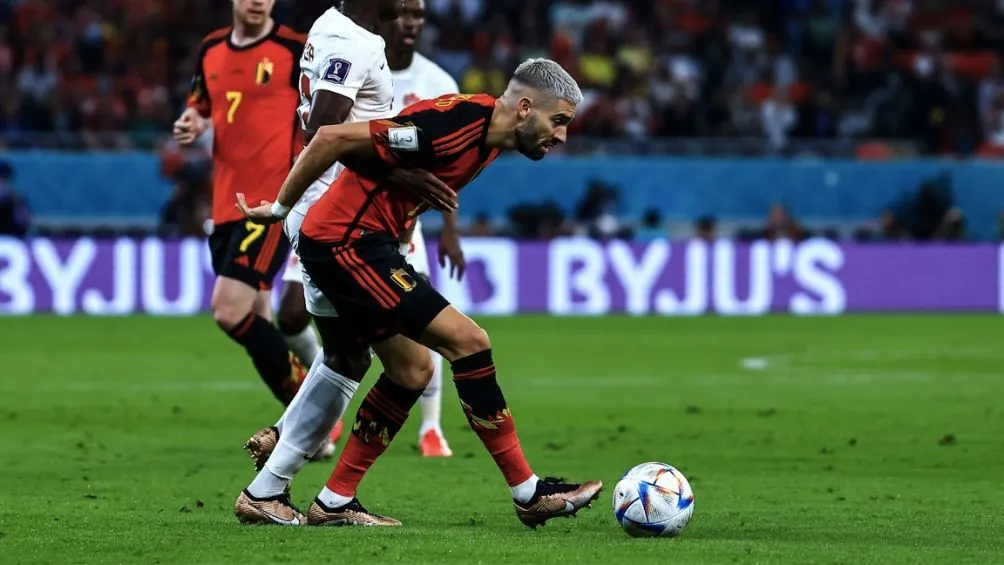 Carrasco en la disputa por el balón