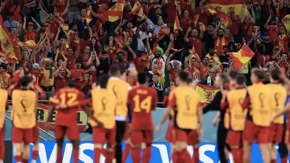 FIFA La Furia celebrando con su afición