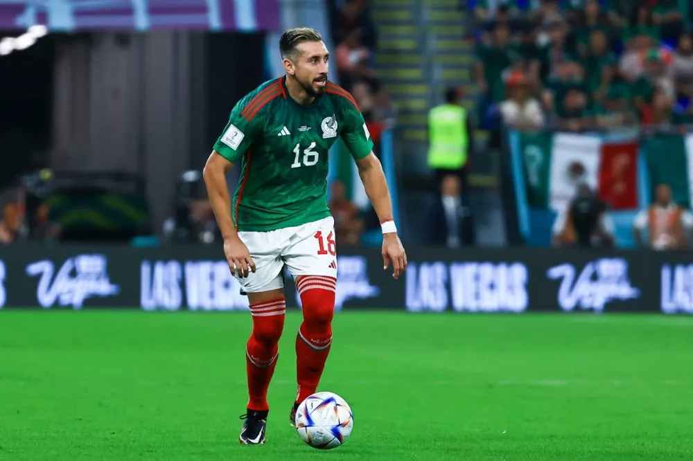 Héctor Herrera en el juego contra Polonia