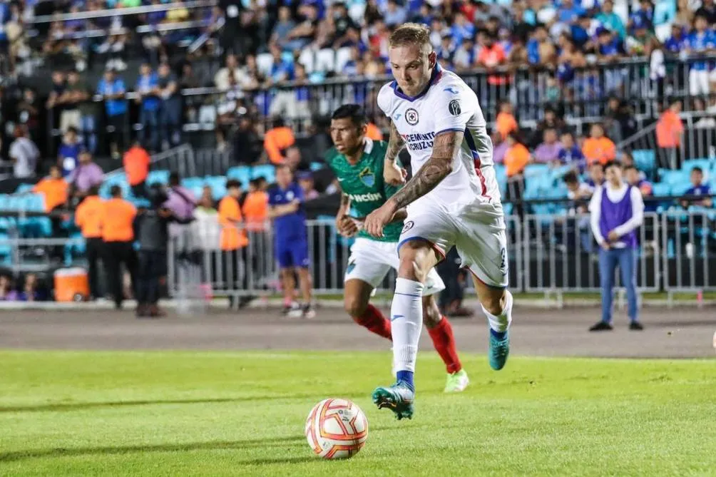 Carlos Rotondi en el juego de Cruz Azul