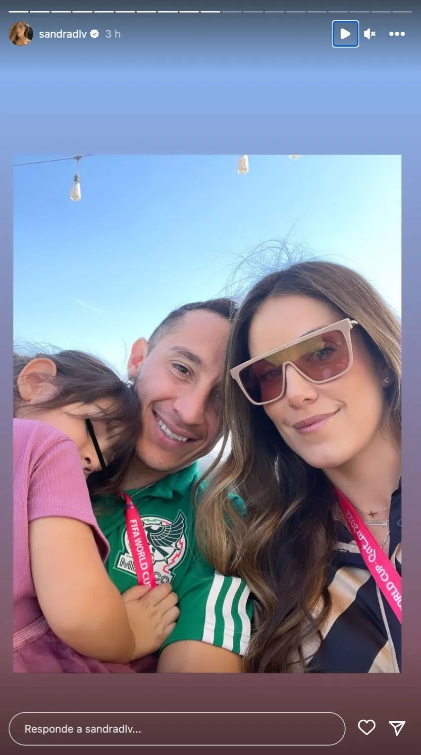 Guardado y su familia en la concentración del Tri