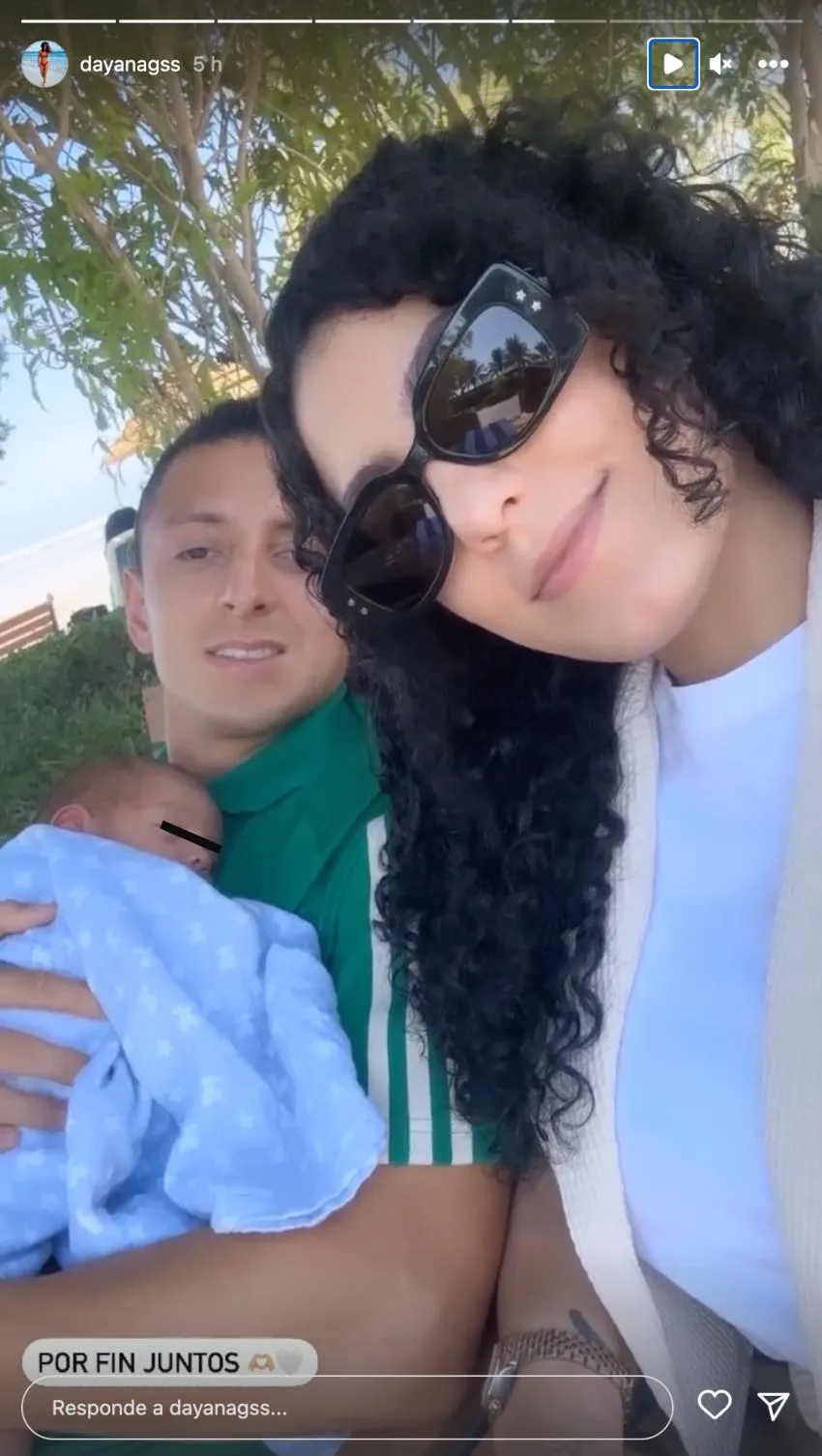 Piojo Alvarado con su bebé y esposa