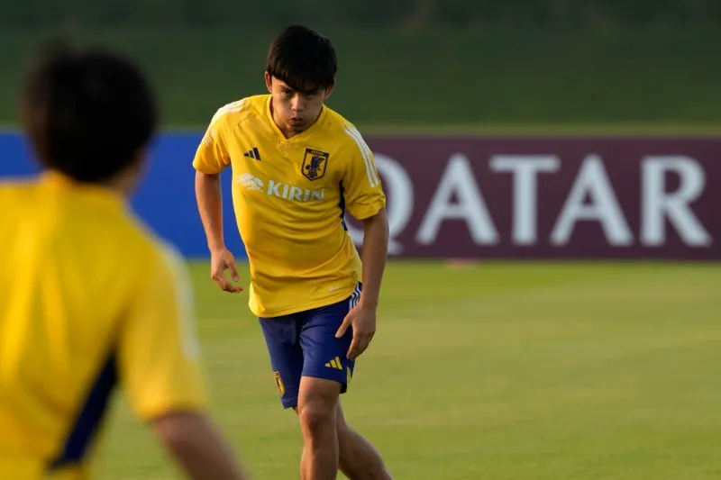 Takefusa Kubo en entrenamiento con Japón