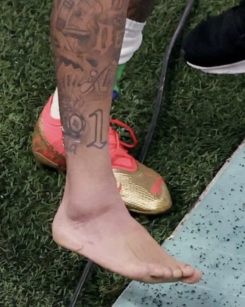 El tobillo inflamado de Neymar