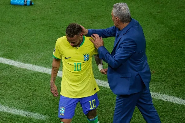 Tuvo que salir antes de los 90 minutos