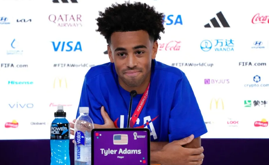 Adams en conferencia de prensa