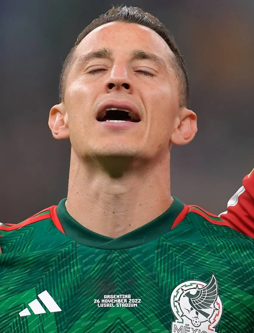 Andrés Guardado al borde de las lágrimas en el Himno Nacional ante Argentina