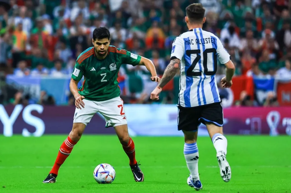 MIGUEL PONTÓN Néstor Araujo en la derrota de México contra Argentina