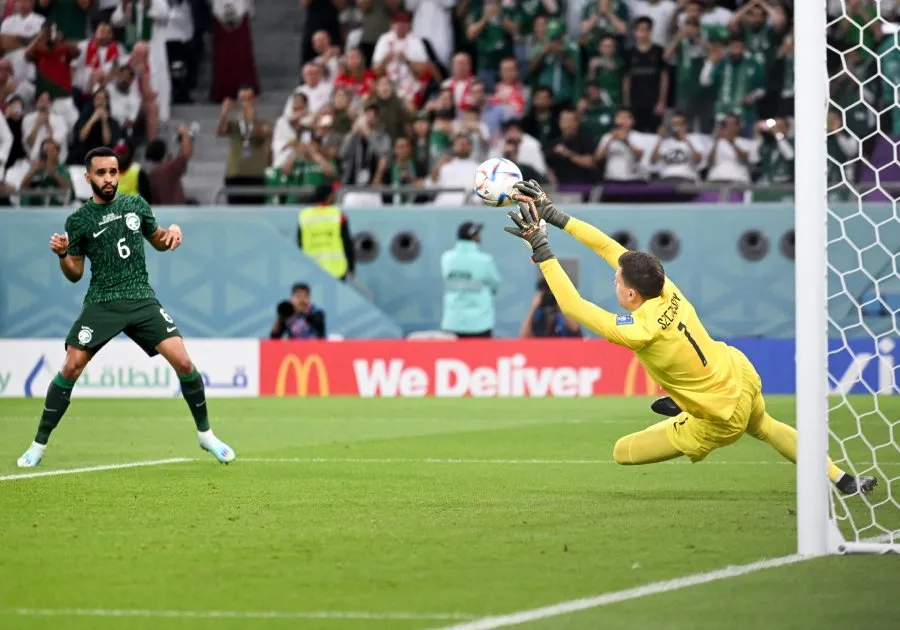 XINHUA Mohamed Al Burayk en el partido ante Polonia