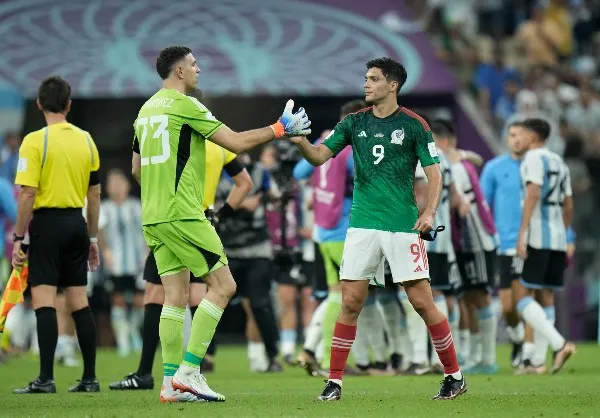 Dibu Martínez de Argentina y Raúl Jiménez de México