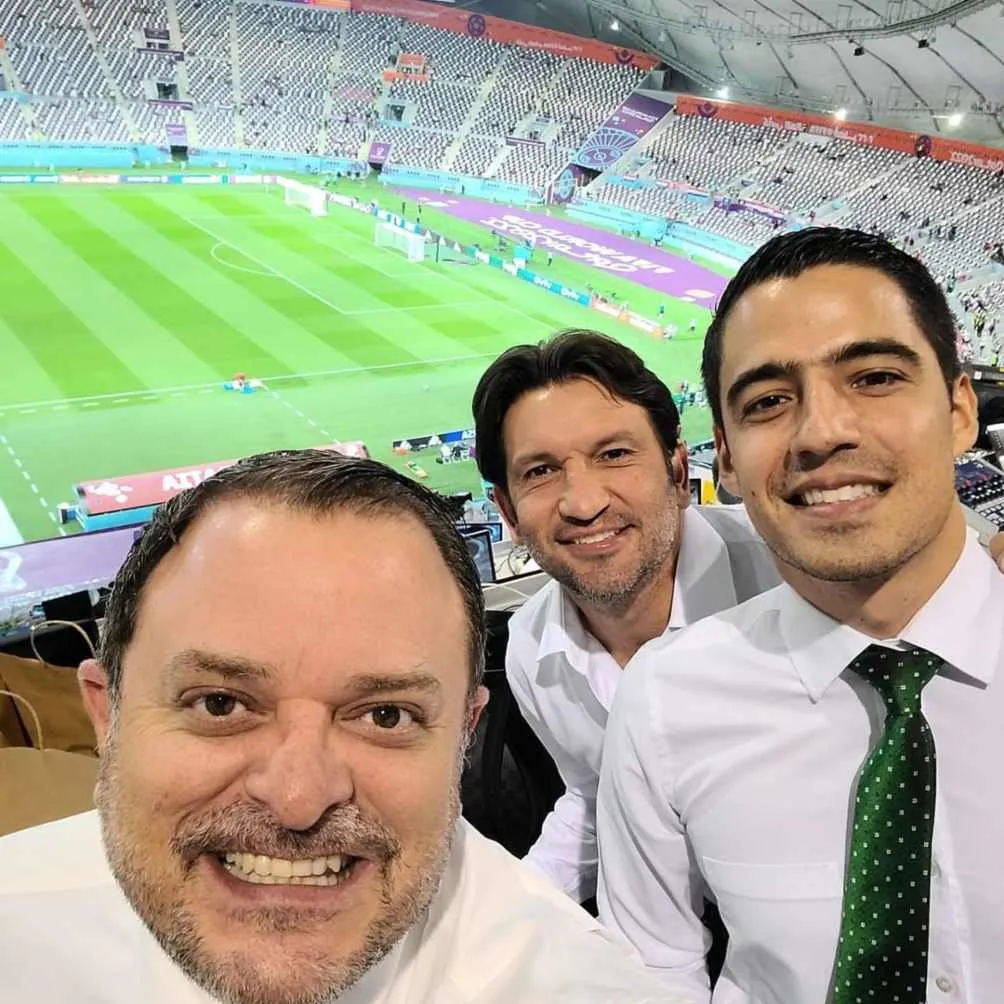 Instagram: @kikingf Kikín Fonseca y el equipo de TUDN en Qatar