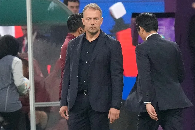 Hansi Flick dirigiendo a Alemania