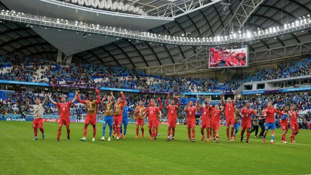 AP Suiza celebrando el triunfo con sus aficionados