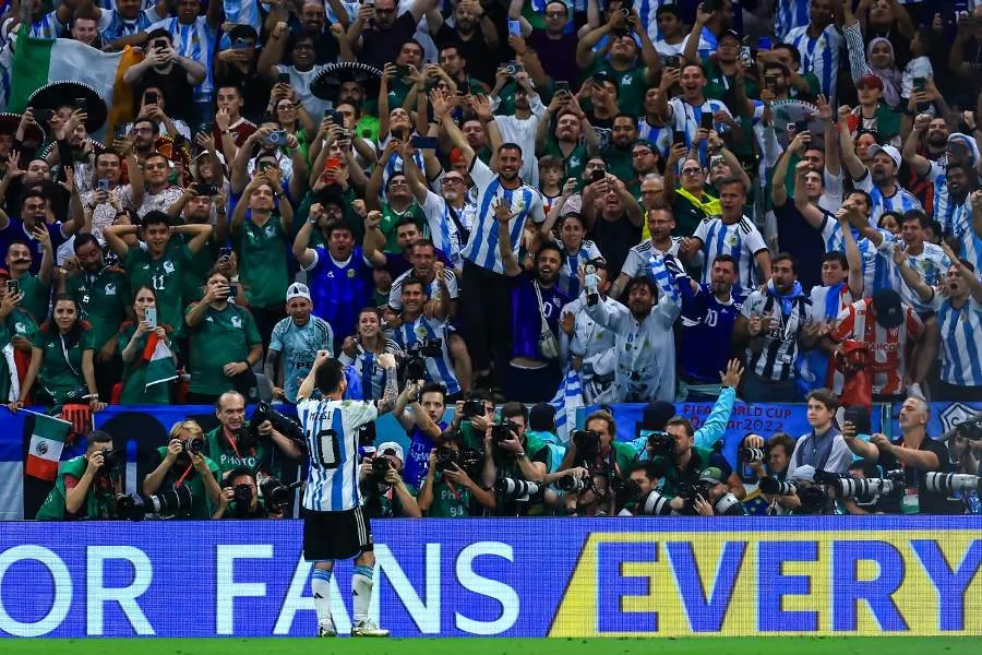 Lionel Messi festejando el gol a México