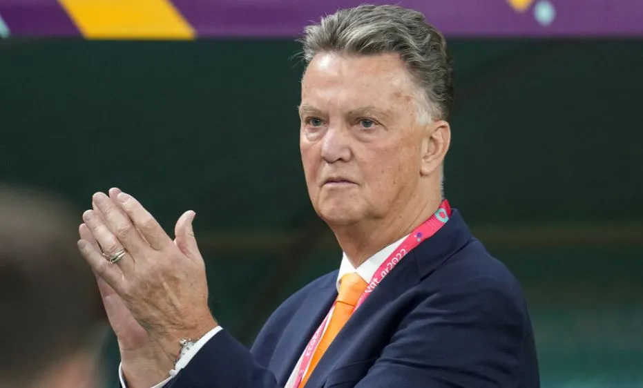 Louis Van Gaal festeja una acción