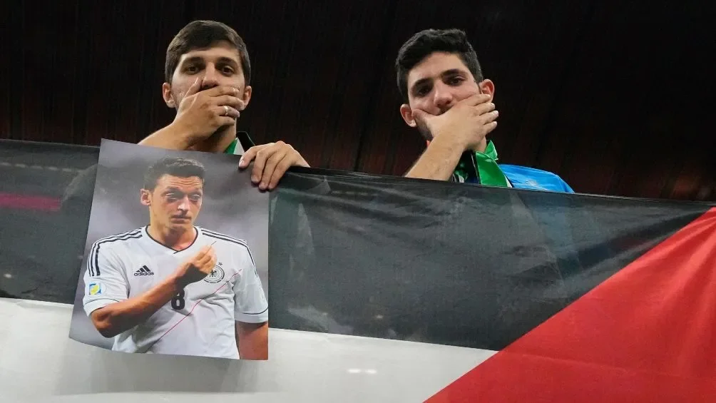 La afición no dejó de expresarse durante el juego vs España