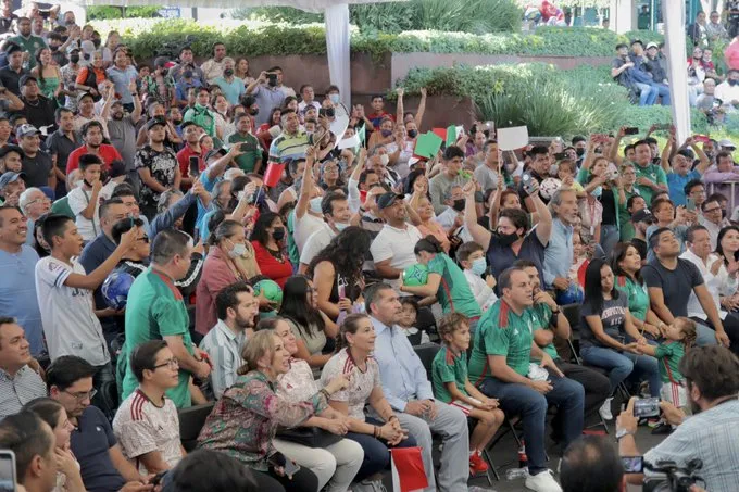 Cuauhtémoc con la afición del Tri en Cuernavaca
