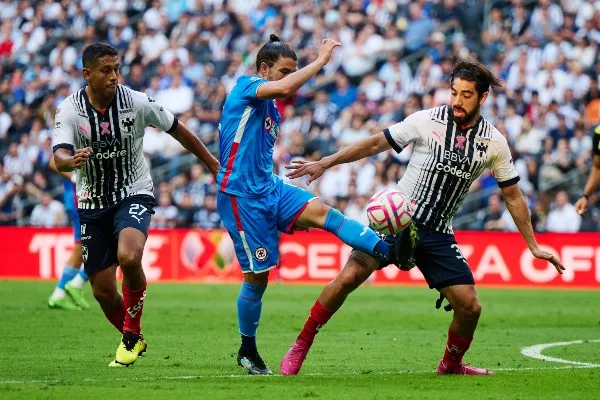 Rodolfo Pizarro con Rayados