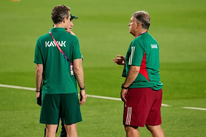 Ordiales y Martino en un entrenamiento del Tri