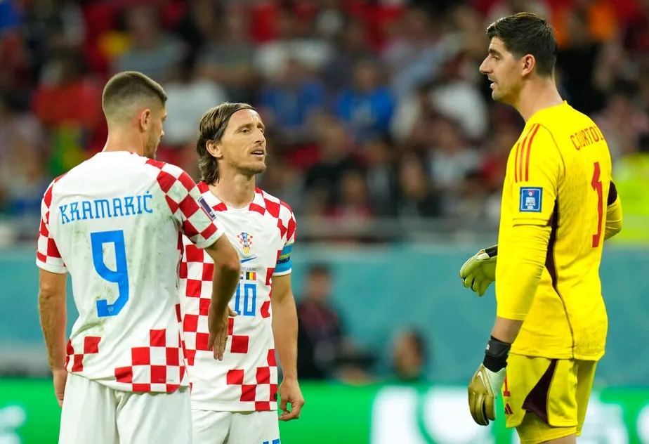 Luka Modric se hace de palabras con Courtois