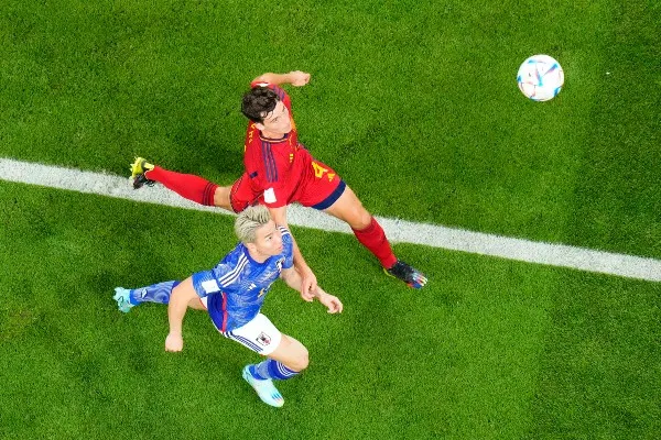 Pau Torres con España vs Japón en Qatar 2022