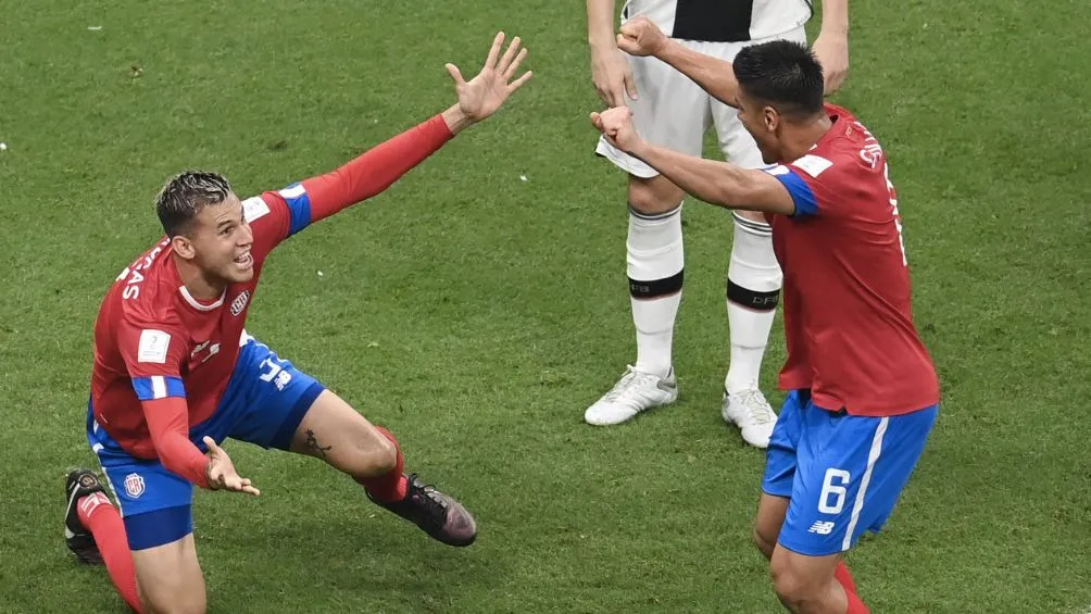 Costa Rica celebra el tanto que los ponía adelante
