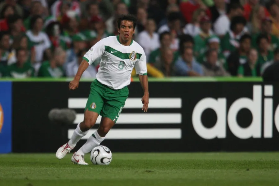 Pardo con el balón controlado