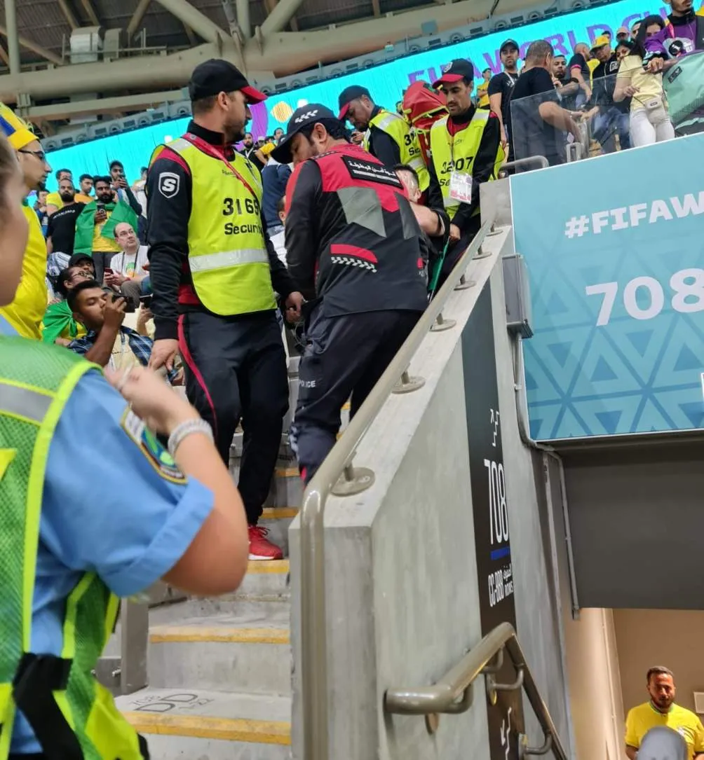 El aficionado fue atendido por los paramédicos