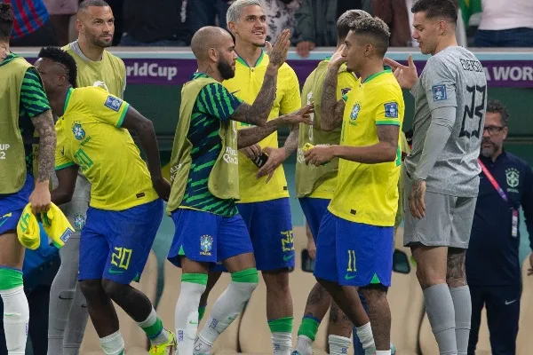 Dani Alves desde la banca