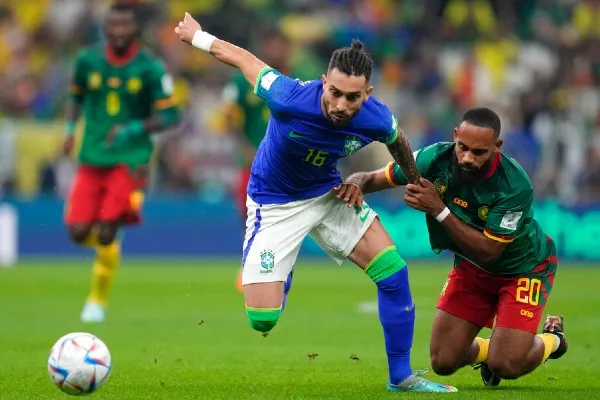 AP Telles tuvo una dolencia en la rodilla