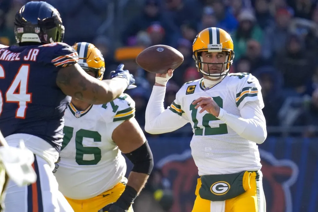 AP Aaron Rodgers dominó a los Bears otra vez