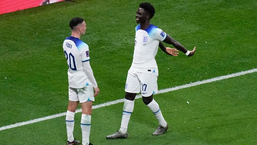 Foden asistió a Saka para el tercer gol