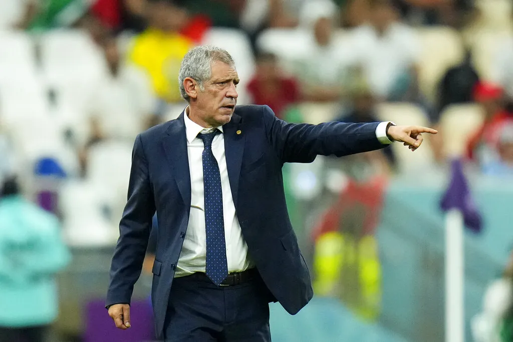 Fernando Santos dirigiendo un partido