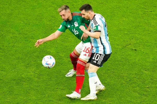 Se le criticó por no marcar a Messi en anotación